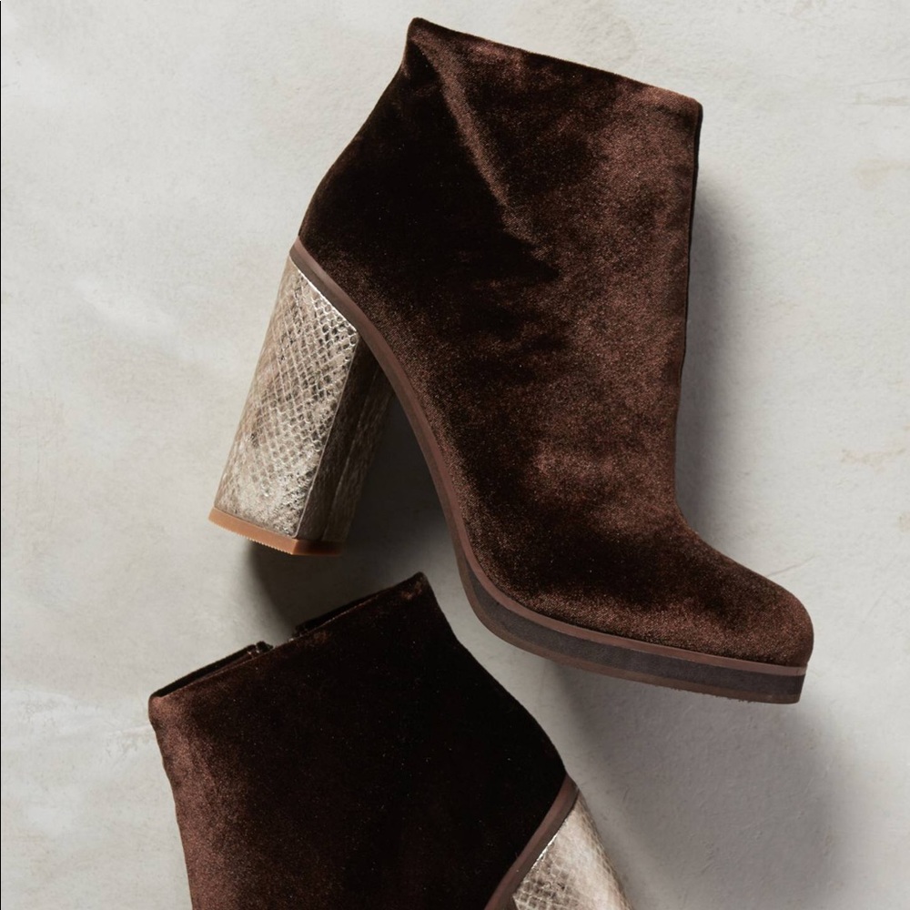 Lien.Do Velvet Booties
